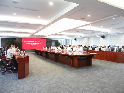 集团党委召开“两优一先”表彰大会暨树立和践行正确政绩观学习教育专题党课报告会